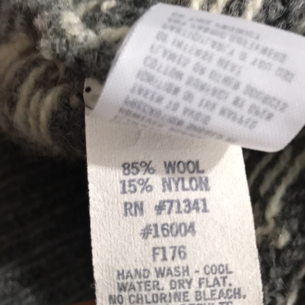 LL Bean Made In USA Vintage Wool Snowflake Button Cardigan Sweater Womens Medium - Picture 10 of 10